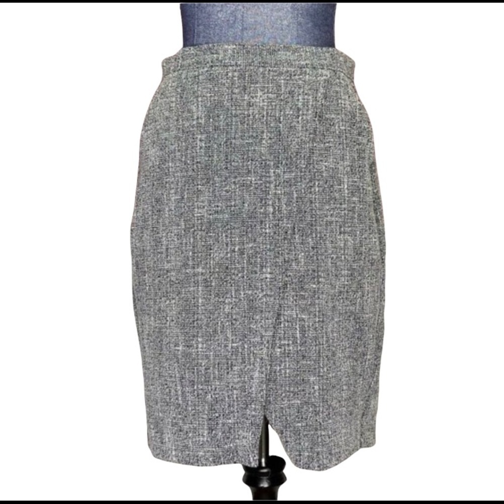 Effortless Style: Banana Republic Wrap Pencil Skirt with Functional Pockets